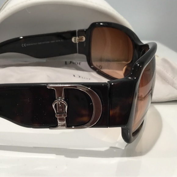DIOR TORTOISE SUNGLASSES W/ CLASSIC D BUCKLE ON SIDE. WITH CASE. - Picture 7 of 13